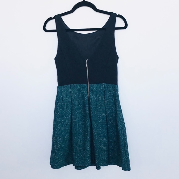 FOREVER NEW size 10  mini dress with black top and green brocade skirt - Picture 3 of 13